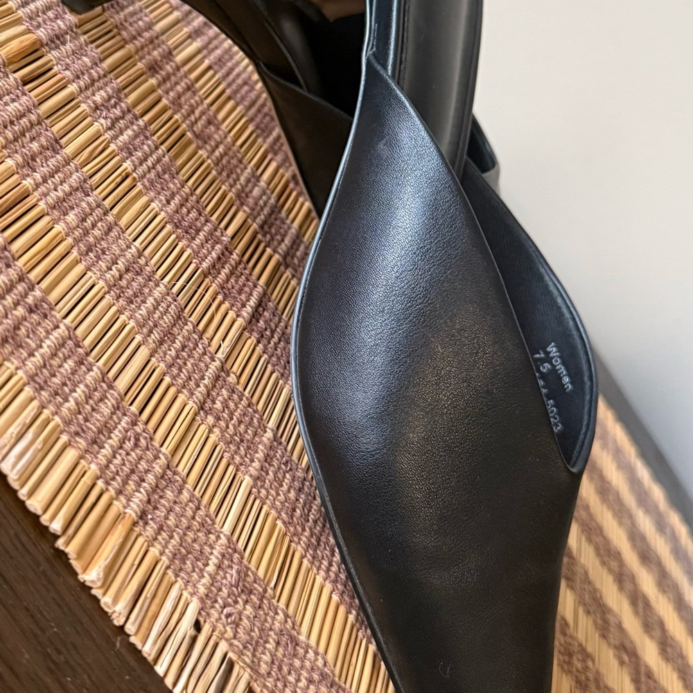 NWOT Abercrombie & Fitch Black Pointed Toe Mules - Picture 5 of 6